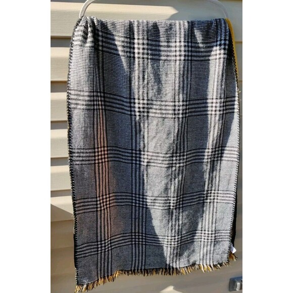 Time & Tru Black White Hounds Tooth Reversible Yellow Woven Blanket Scarf Fall🍂 - Picture 4 of 14